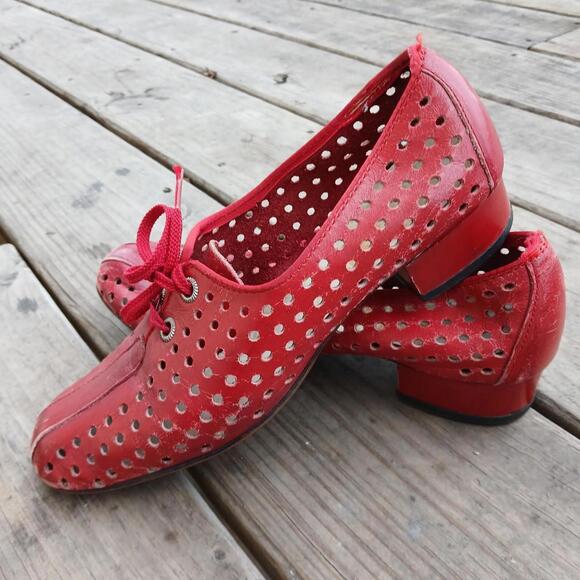 Vintage 1960s red leather Hush Puppies, size 6.5 - Picture 1 of 6